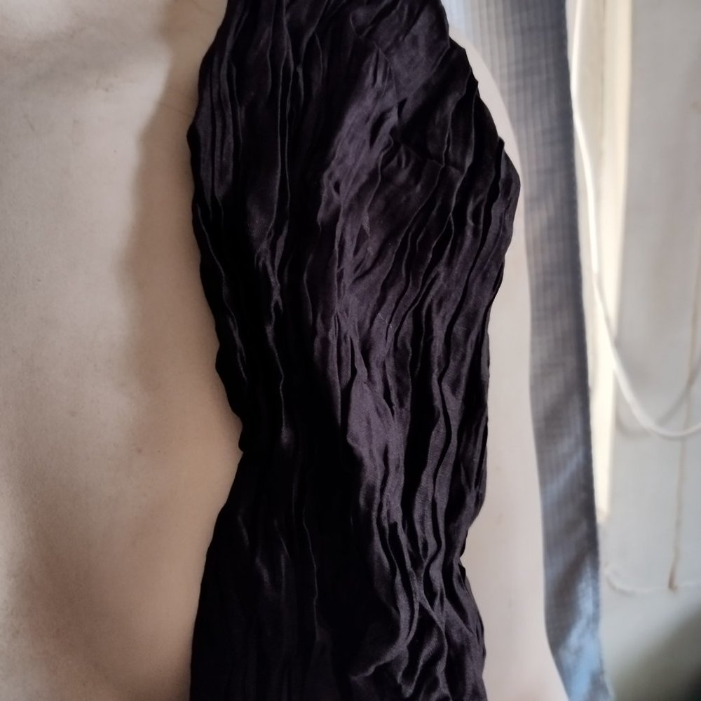 Pair of Crushed Dupattas in Cream and Black - Picture 7 of 7